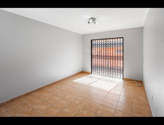 2 BEDROOM TOWNHOUSE TO LET IN GREENFIELDS